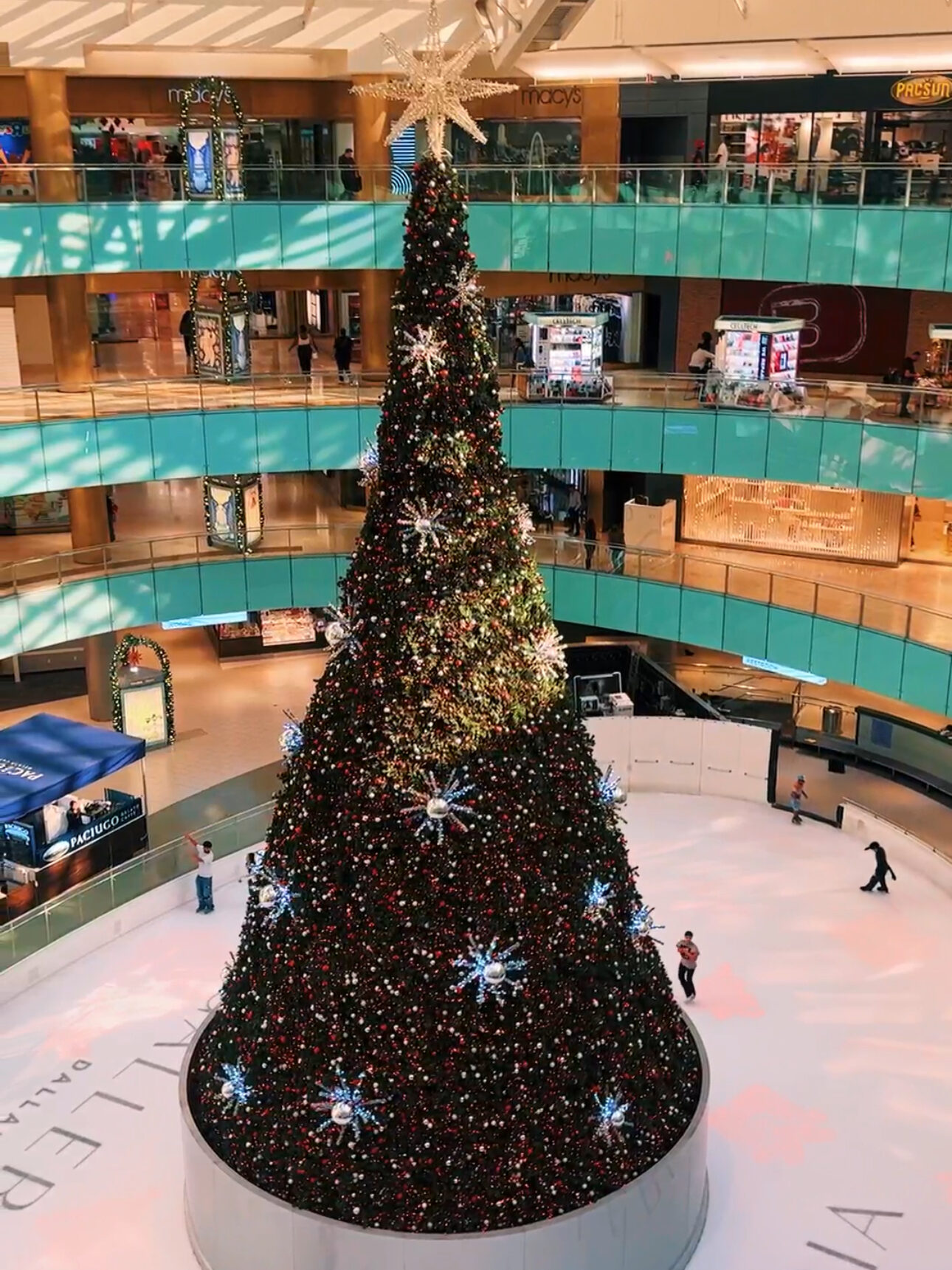 Christmas Tree at Galleria Dallas